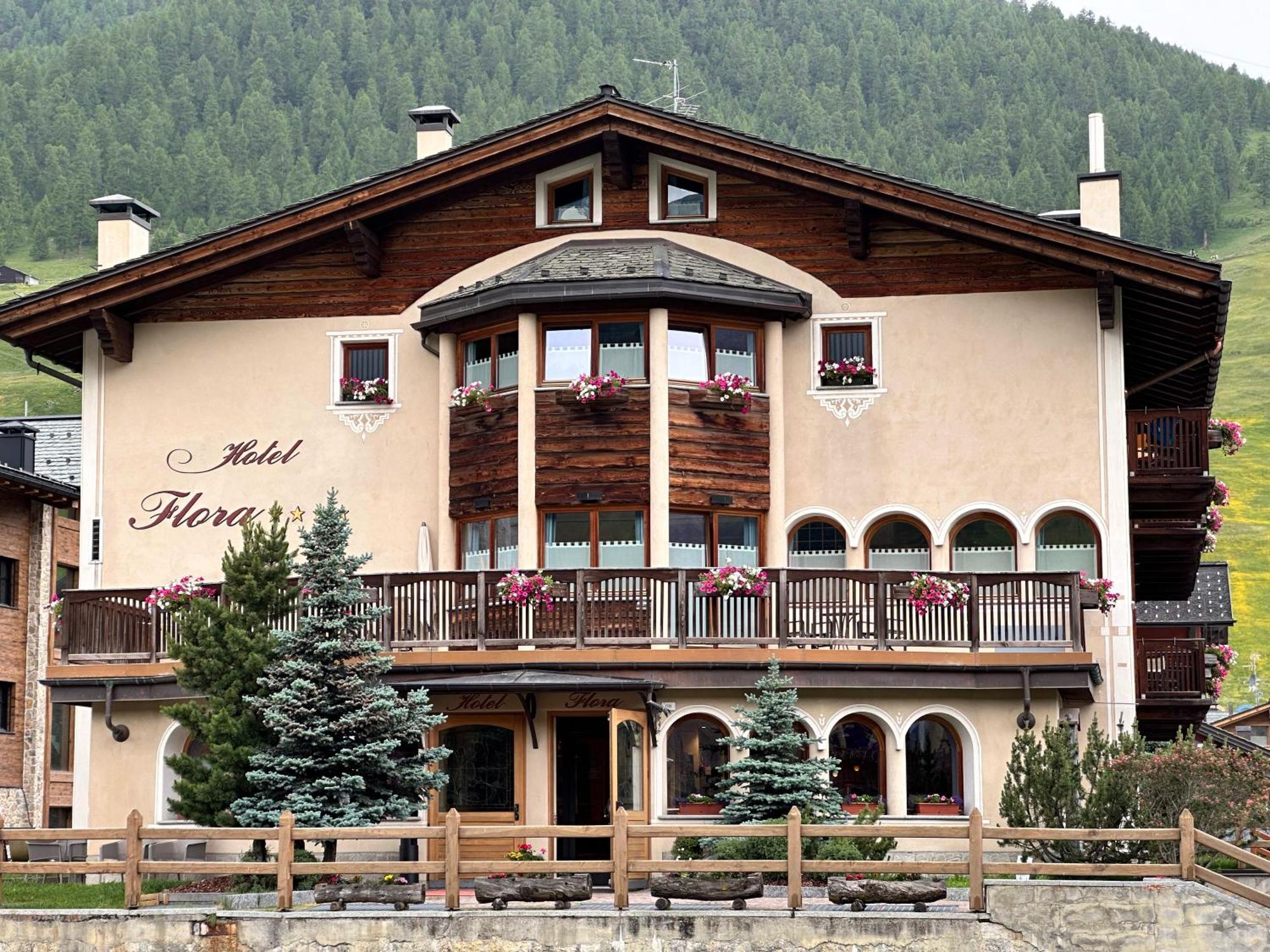 Hotel Flora Livigno Eksteriør bilde